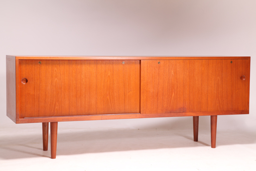 RY26 sideboard by Hans J. Wegner