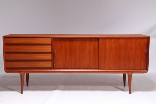 Model 18 sideboard by Gunni Omann