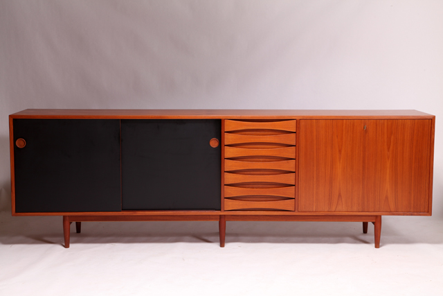 Model 29A sideboard in teak by Arne Vodder