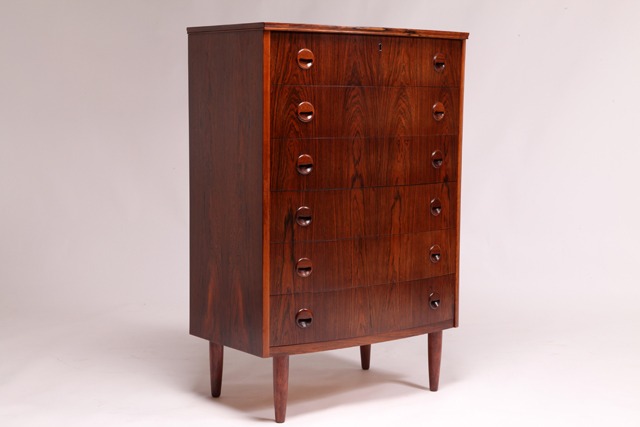 Chest of drawers in rosewood