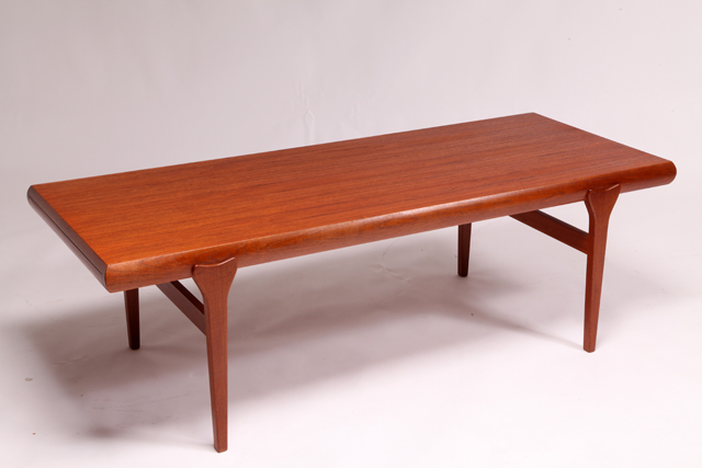 Coffee table 2 pull-out extending panels in teak by Johannes Andersen