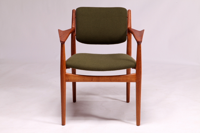 Model 51A armchair in teak & oak by Arne Vodder