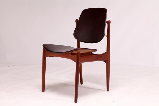Model203 dining chair in teak by Arne Vodder
