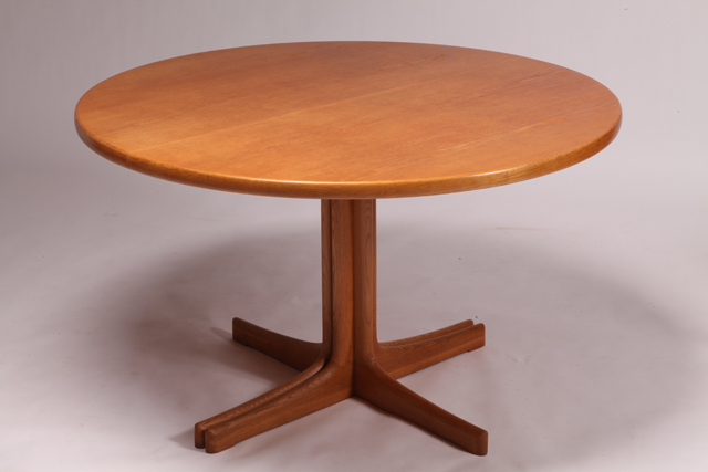 Round dining table with 2 extra leaves by Karl-Erik Ekselius