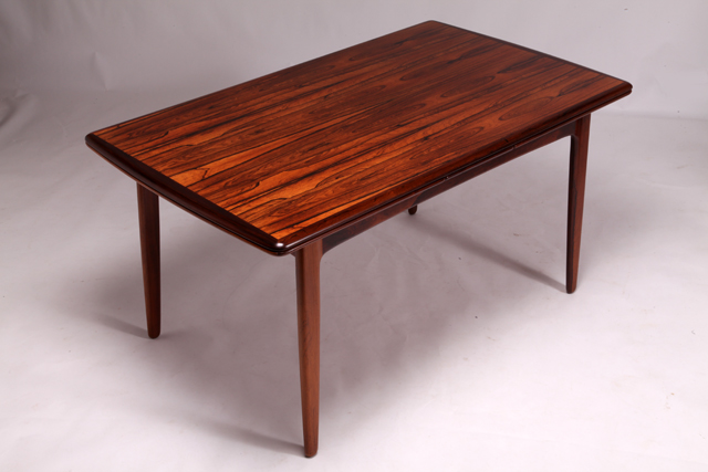 Dining table in rosewood with 2 leaves by Svend Aage Madsen