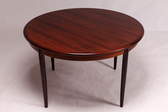 Model15 extending dining table in rosewood by Niels O. Møller