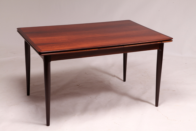 Dining table in rosewood with 2 leaves by Arne Hovmand-Olsen