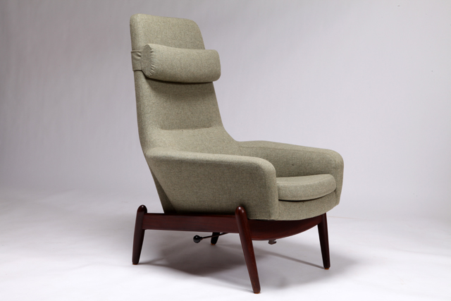 Model MS30 reclining easy chair by Arnold Madsen