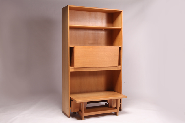 Bookshelf with TV rack in oak by Hans J. Wegner