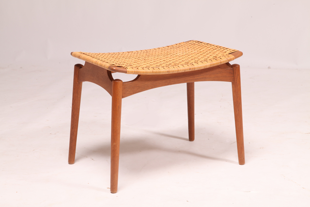Stool in oak with cane