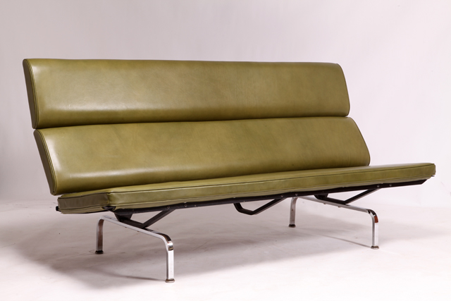 Sofa compact in leather by Charles & Ray Eames