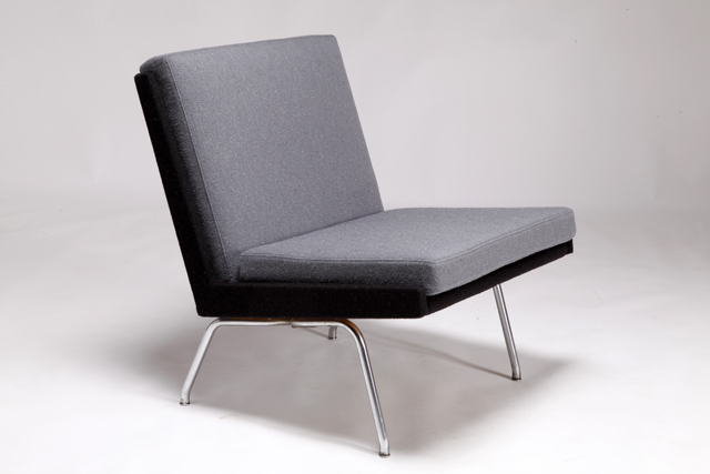 AP43 lounge chair by Hans J. Wegner