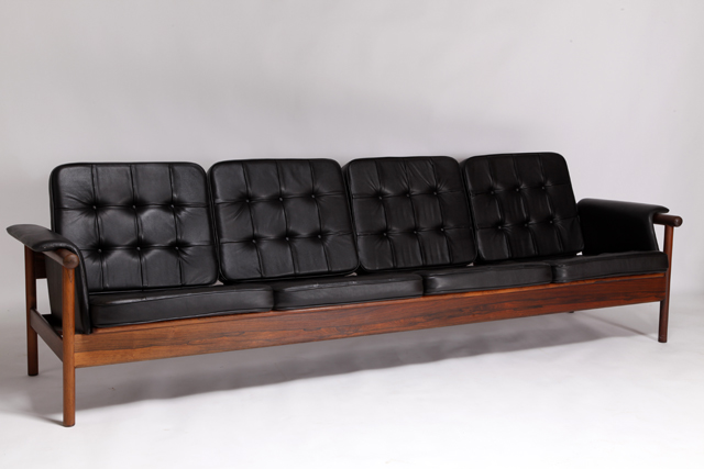 Wiki free-standing sofa in rosewood by Illum Wikkelsø