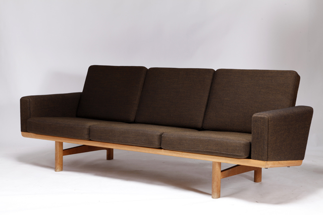 GE236 in oak by Hans J. Wegner