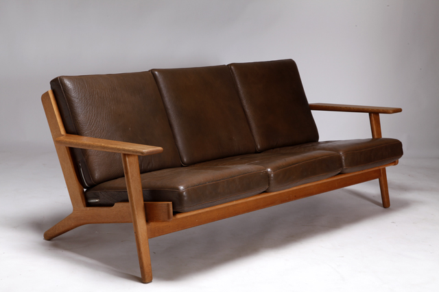 GE290 sofa in oak by Hans J. Wegner