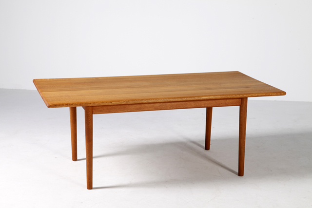 Coffee Table in Solid Oak by Hans J. Wegner