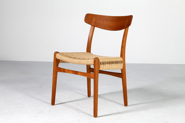 CH 23 dining chair in oak by Hans J. Wegner