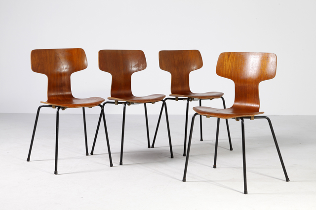 Model FH3103 T-chair in teak by Arne Jacobsen