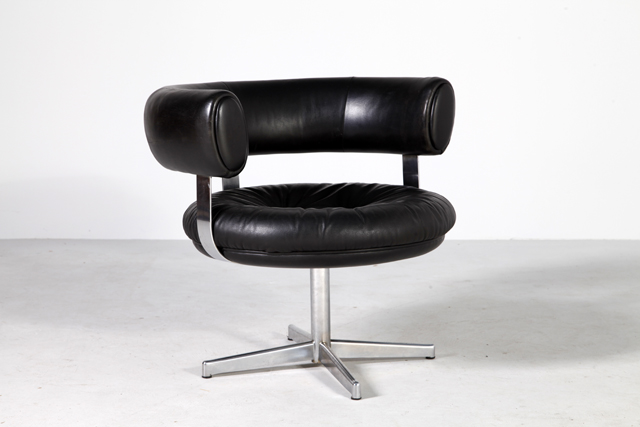 Model ML 213 swivel chair by Illum Wikkelsø