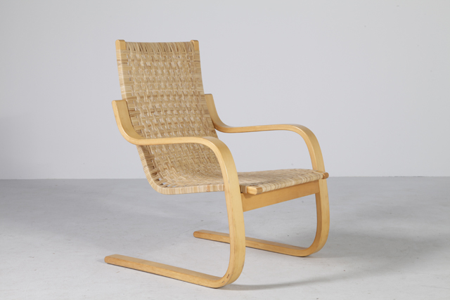 Model 406 Cantilevered chair by Alvar Aalto