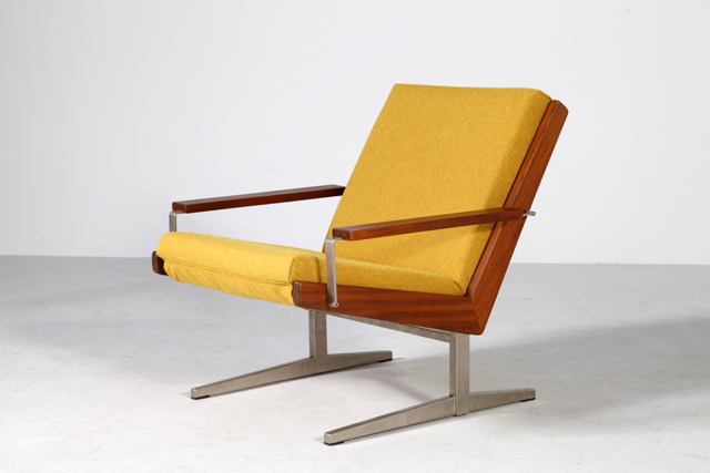 Lotus easy chair by Rob Parry
