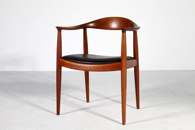 Model JH 503 in mahogany by Hans J. Wegner