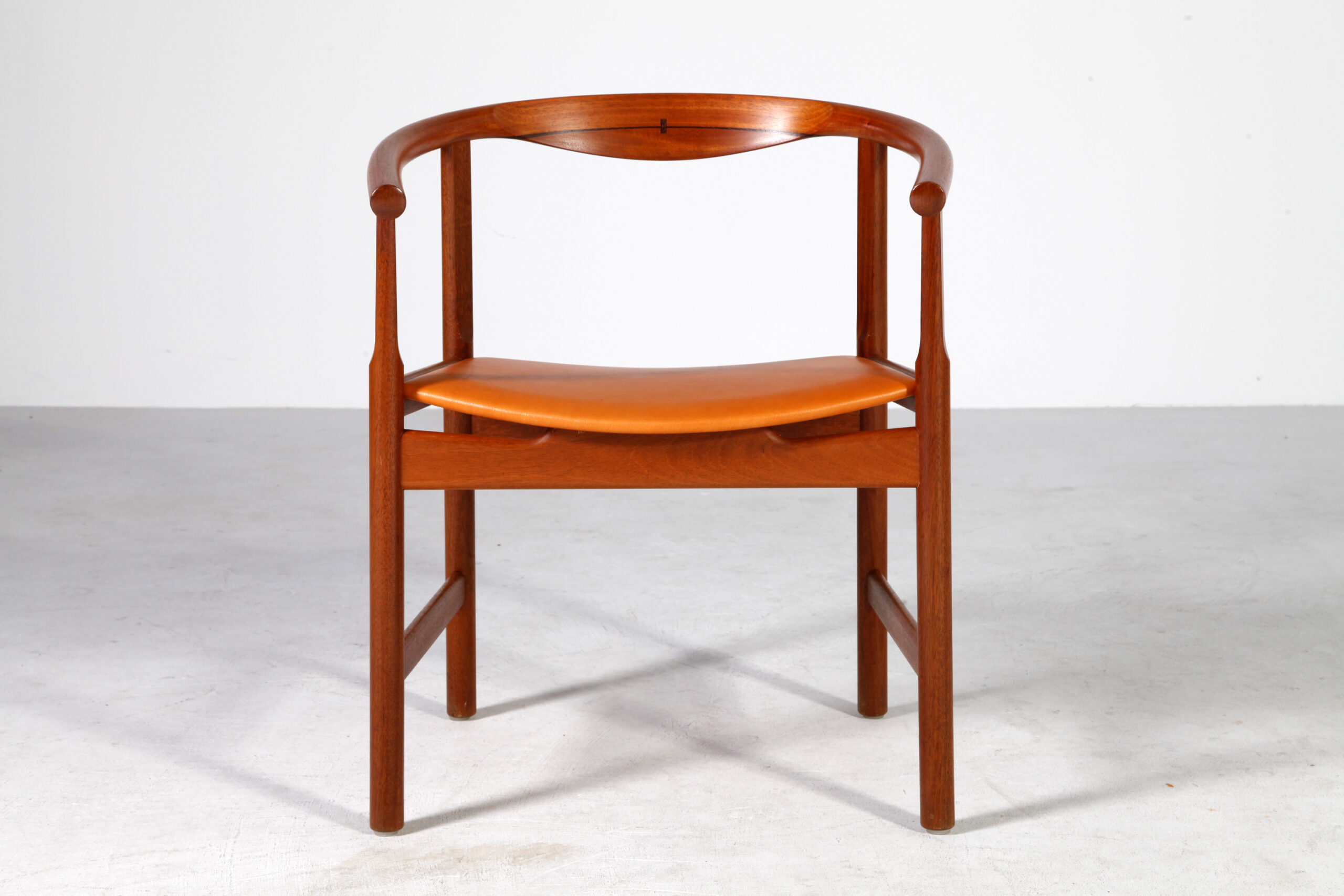 PP203 dining chair in mahogany by Hans J. Wegner | Swanky PP203 dining chair in mahogany by Hans J. Wegner | Swanky