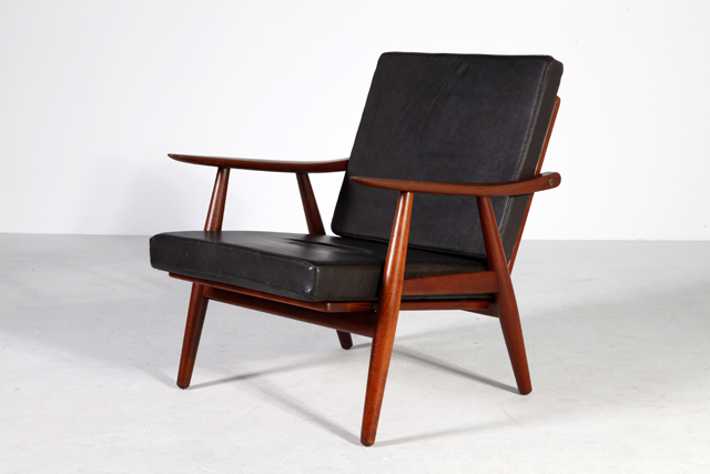 GE 270 lounge chair in teak by Hans J. Wegner