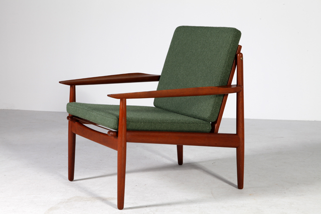 Lounge chair in teak by Svend Åge Eriksen