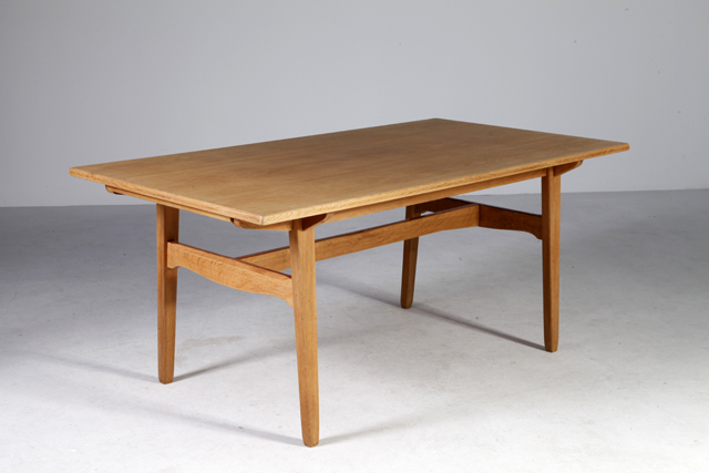 Dining table in oak by Henry Kjærnulf