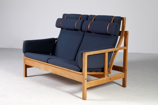 Model 2252 sofa in oak by Børge Mogensen
