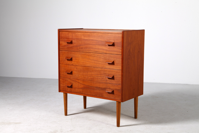 Chest of drawers with dressing table in teak