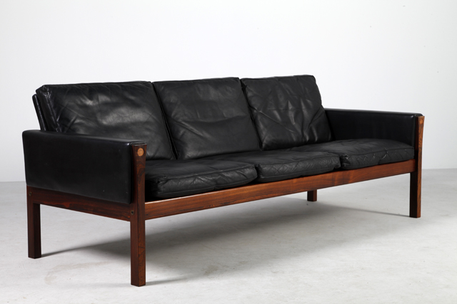 AP62 sofa in rosewood by Hans J. Wegner