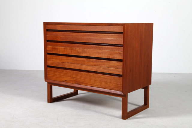 Chest of drawers in teak by Poul Cadovius