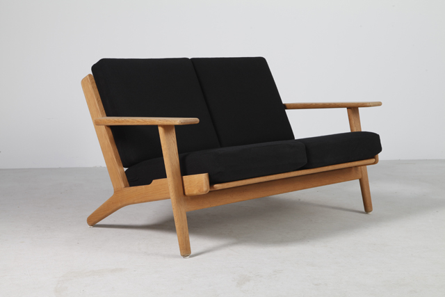 GE290 sofa in oak by Hans J. Wegner