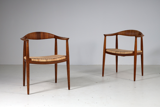 Model JH 501 “The chair” in oak by Hans J. Wegner