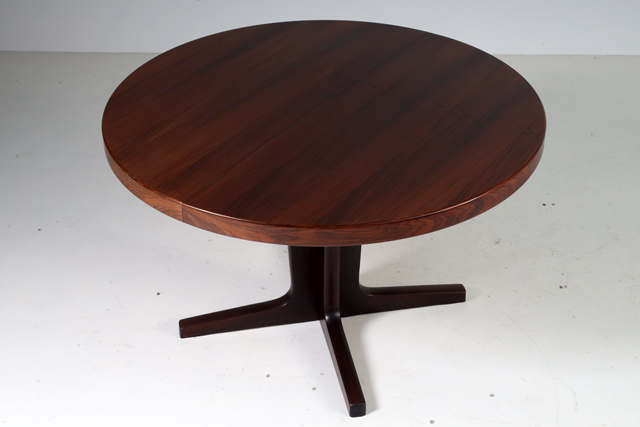 Round dining table in rosewood by Kai Kristiansen