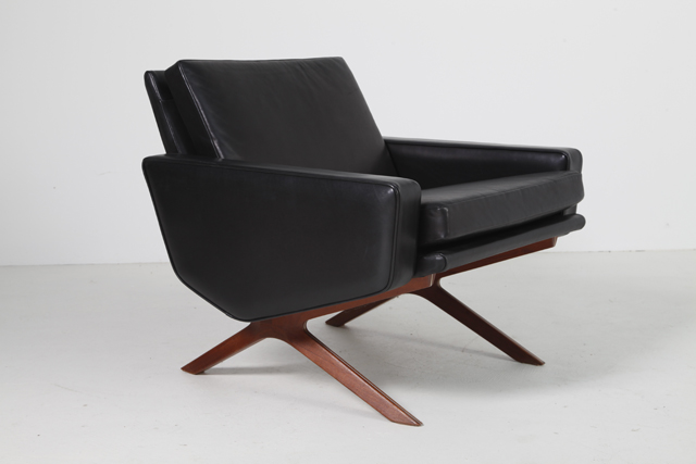 Model703 Silverline chair by Peter Hvidt