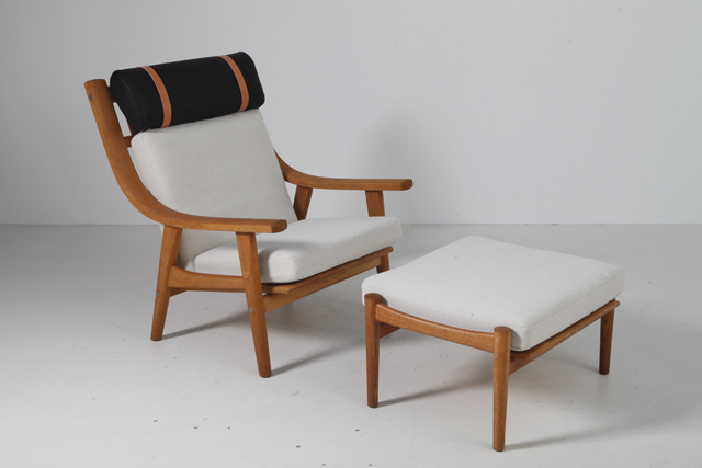 GE530 chair with ottoman in oak by Hans J. Wegner