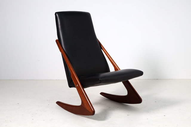 Boomerang rocking chair in teak by Mogens Kold
